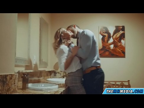 ❤️ Gava ku blondeyek busty we di nav hewşek gelemperî de dixapîne ❤❌ Vîdyoyê seksî li ku.courseclass.ru ❤